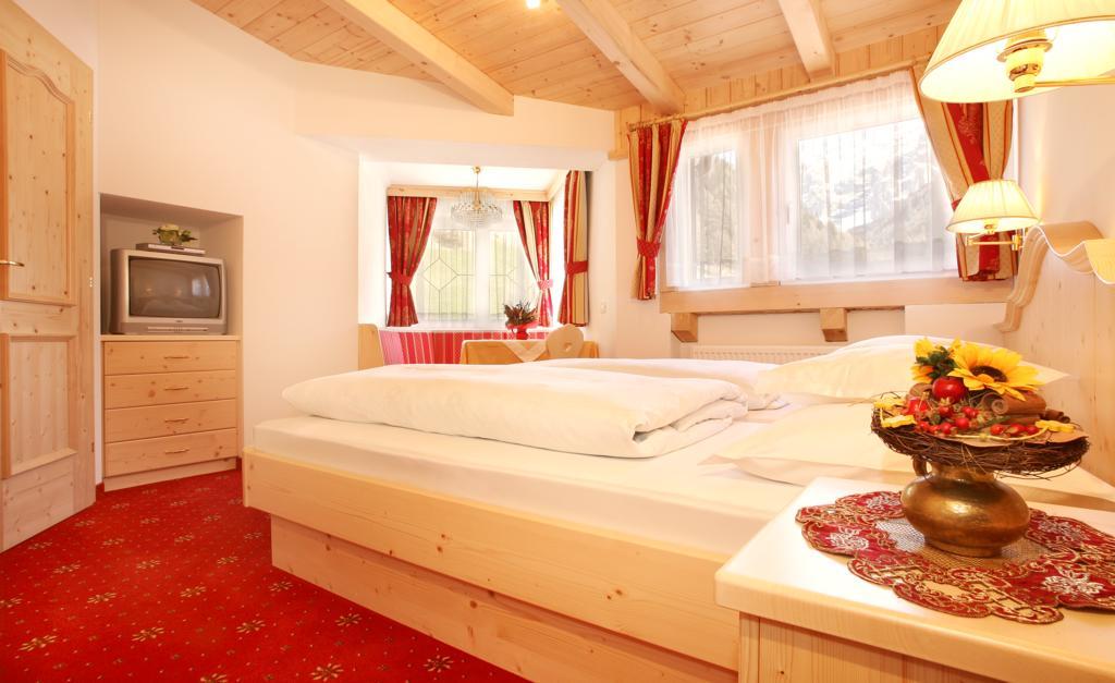 Garni B&B Schenk เซลวาดีวัลการ์เดนา ห้อง รูปภาพ