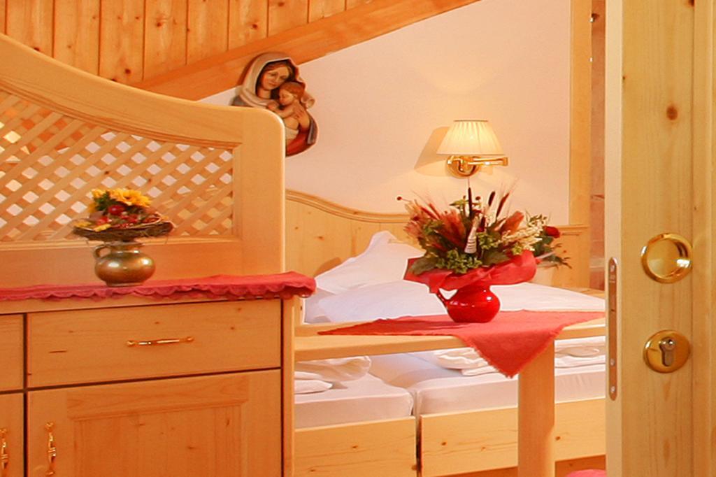 Garni B&B Schenk เซลวาดีวัลการ์เดนา ห้อง รูปภาพ