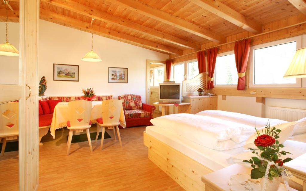 Garni B&B Schenk เซลวาดีวัลการ์เดนา ห้อง รูปภาพ
