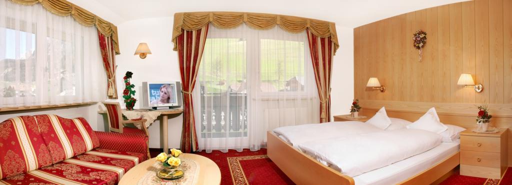 Garni B&B Schenk เซลวาดีวัลการ์เดนา ห้อง รูปภาพ