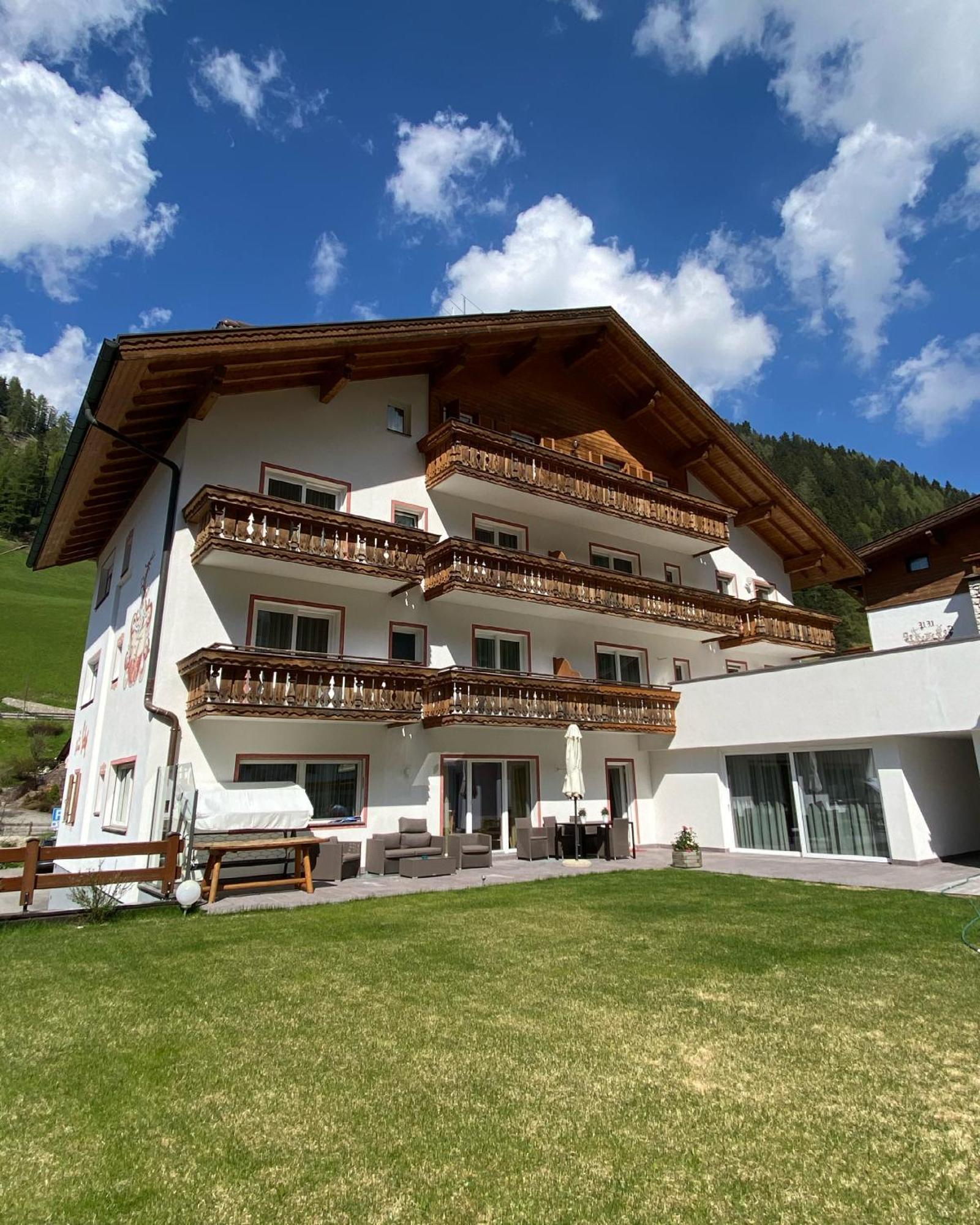 Garni B&B Schenk เซลวาดีวัลการ์เดนา ภายนอก รูปภาพ