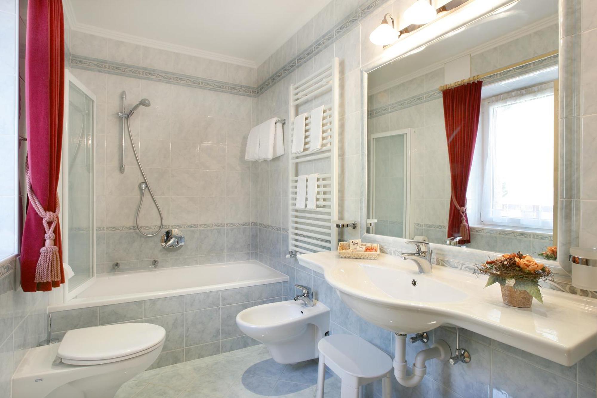Garni B&B Schenk เซลวาดีวัลการ์เดนา ห้อง รูปภาพ